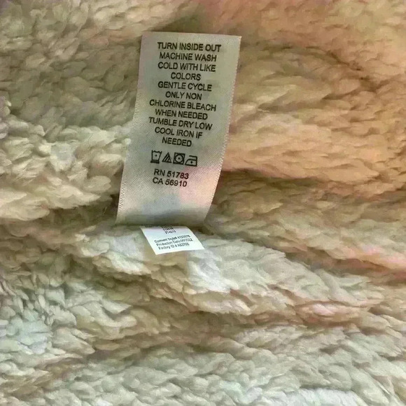 Maurices women’s black and red buffalo sleeveless plaid vest sherpa lining 1x - Picture 7 of 11